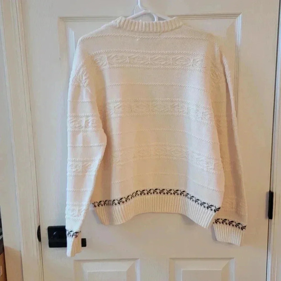 Vintage Cabelas Womens Embroidered Chickadee Sweater - Picture 2 of 5